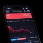 Indian stock market shows muted start with clear trends